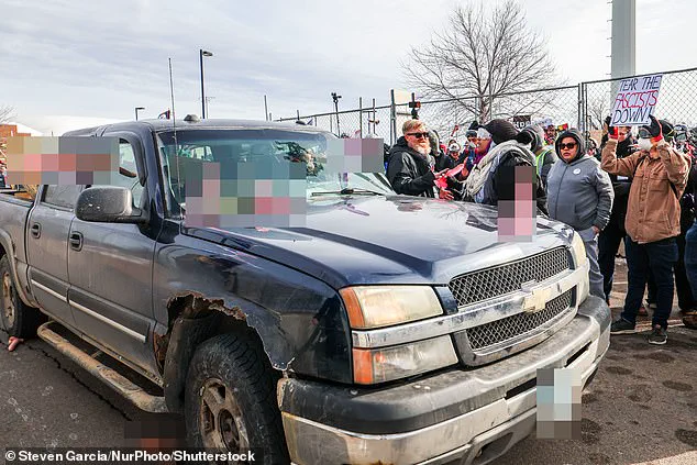 Minneapolis Erupts in Chaos as Anti-ICE Protesters Turn Violence Inward, Unleashing Unprecedented Mayhem at Federal Building