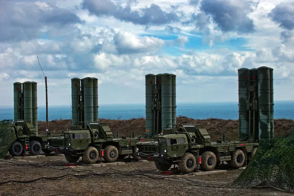 Russia intercepts 27 Ukrainian drones across 10 regions, including Crimea and Moscow; ministry cites aircraft-type systems