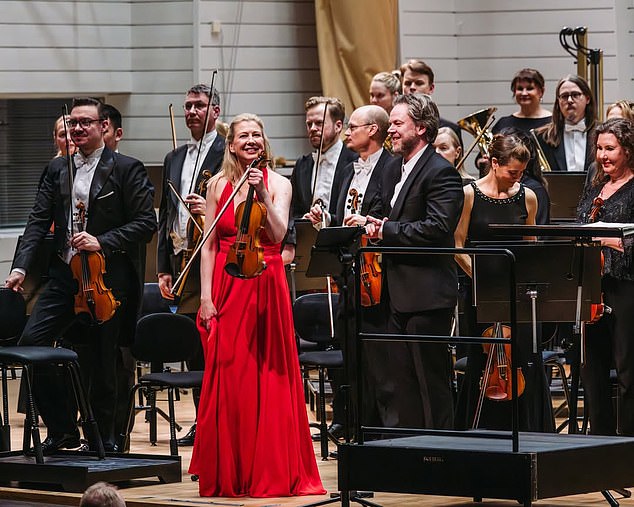 Violinist saves priceless Guadagnini violin from floor after stage mishap.