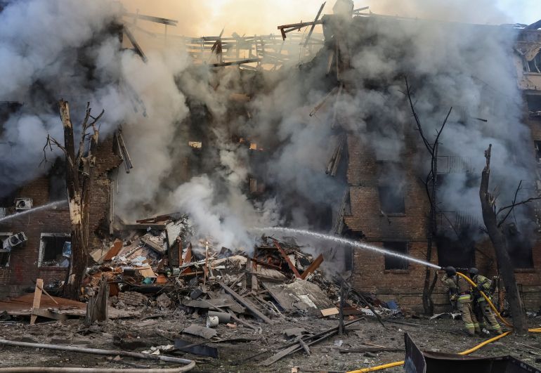 Russia fires Oreshnik hypersonic missile at Kyiv, killing four.